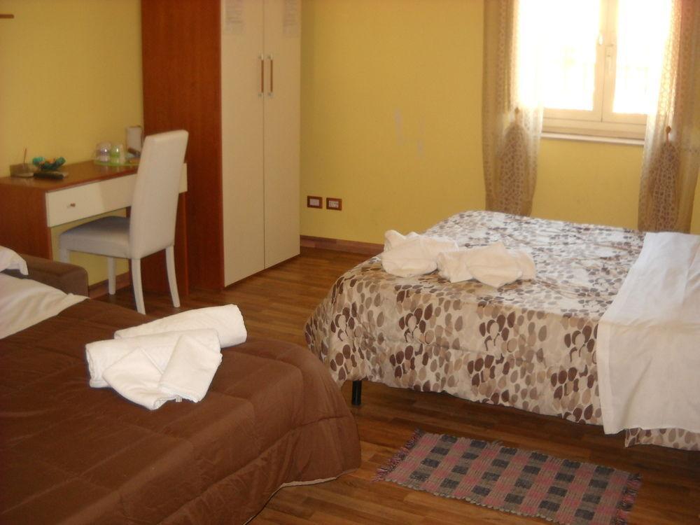 Rome'S Best Holidays Guest House Exterior photo